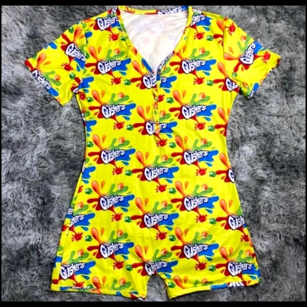 Clothes - Picture 2 of 8